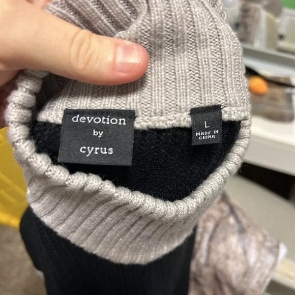 Devotion By Cyrus Women’s Turtleneck, Black And Grey, Large, NWOT - Picture 3 of 4